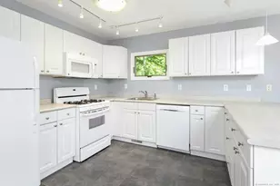 5 Wakerobin Rd, Norwalk, CT 06851 - Photo 10