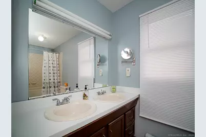 1681 Litchfield Turnpike, Woodbridge, CT 06525 - Photo 20