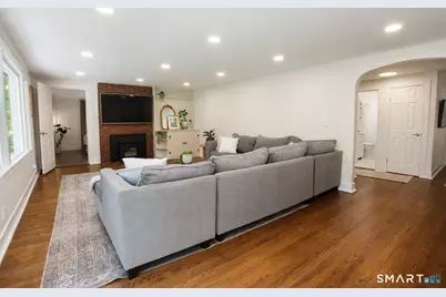 26 Crescent Way, Simsbury, CT 06070 - Photo 10