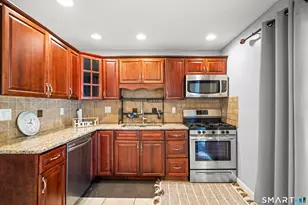 34 Selldan St, West Hartford, CT 06110 - Photo 12