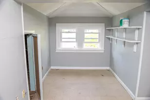 34 Selldan St, West Hartford, CT 06110 - Photo 12