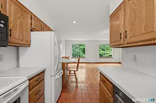 83 Columbus Pl, Stamford, CT 06907 - Photo 8