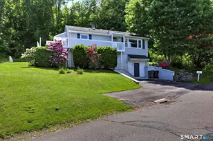 92 Melbourne Ct, Naugatuck, CT 06770 - Photo 2