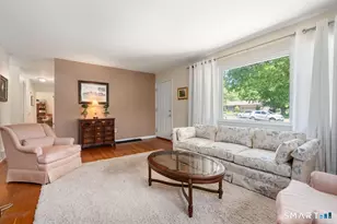 9 Stanton Rd, North Haven, CT 06473 - Photo 4