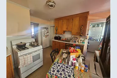 102-104 Mapleton Street, Hartford, CT 06114 - Photo 12