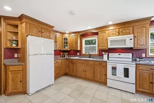 130 Broad St, Manchester, CT 06042 - Photo 2