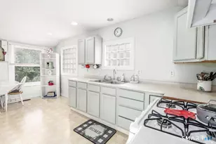 70 Dodgingtown Rd, Bethel, CT 06801 - Photo 10