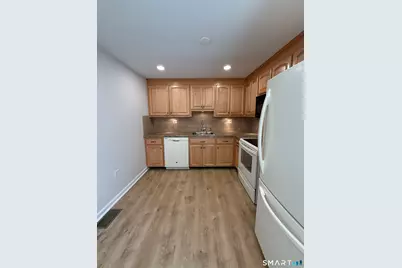 1 Barrington Drive #B, Wethersfield, CT 06109 - Photo 8