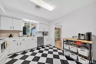 16 Apache Dr, Brookfield, CT 06804 - Photo 6