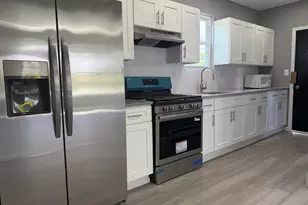 220 Newbury St, Hartford, CT 06114 - Photo 4