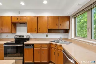 360 Fountain St, New Haven, CT 06515 - Photo 8