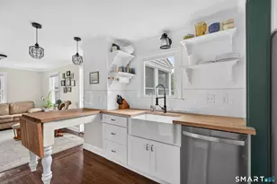 33 Sinclair St, Windsor, CT 06095 - Photo 2