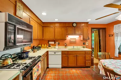 122 Fresh Meadow Drive, Trumbull, CT 06611 - Photo 6