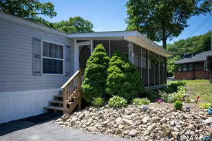 55 Mountainview Rd, East Hampton, CT 06424 - Photo 4