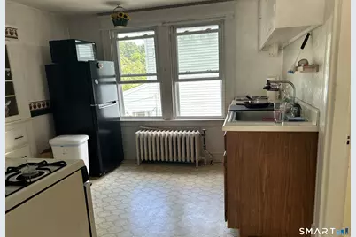 81 Robert Street, Waterbury, CT 06710 - Photo 12