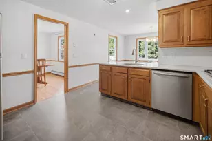 211 Valley View Rd, Manchester, CT 06040 - Photo 12