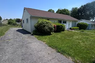 74 Leonard Dr, Bridgeport, CT 06606 - Photo 2