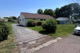 74 Leonard Dr, Bridgeport, CT 06606 - Photo 4
