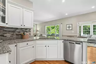 35 Pheasant Ln, Hamden, CT 06518 - Photo 10