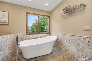 29 Woodridge Ln, New Fairfield, CT 06812 - Photo 14