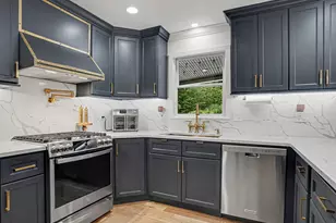 9 Fox Hollow Ln, Newtown, CT 06482 - Photo 14
