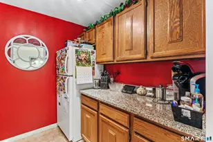 136 Kane St, West Hartford, CT 06119 - Photo 10
