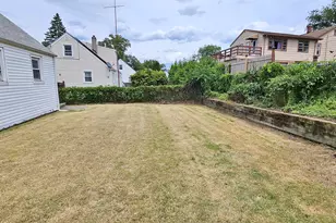 221 Truman St, Bridgeport, CT 06606 - Photo 2