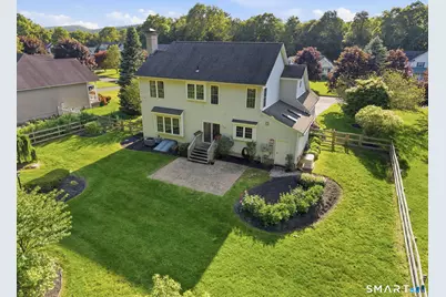 16 Harvest Lane, Bloomfield, CT 06002 - Photo 2