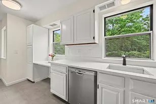 21 Highland Rd, Stamford, CT 06902 - Photo 6