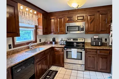 24 Middle Road, Enfield, CT 06082 - Photo 10