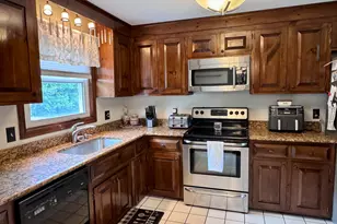 24 Middle Rd, Enfield, CT 06082 - Photo 10