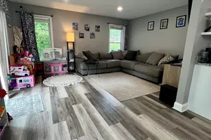 371 Tyler Ave, Groton, CT 06340 - Photo 8