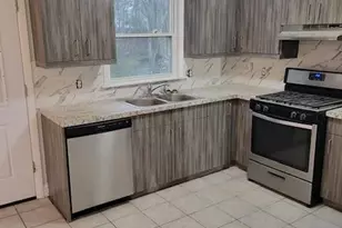 15 Krakow St, Derby, CT 06418 - Photo 6