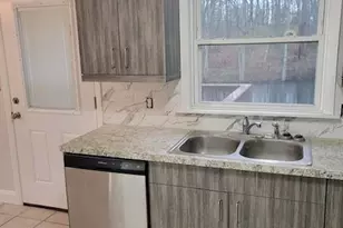 15 Krakow St, Derby, CT 06418 - Photo 8