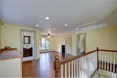186 Raymond Road, West Hartford, CT 06107 - Photo 18
