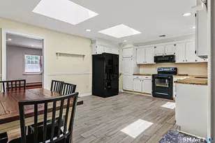 8 Woodchuck Ct, Norwalk, CT 06854 - Photo 2