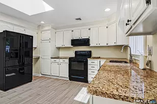 8 Woodchuck Ct, Norwalk, CT 06854 - Photo 4