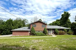 401 Round Hill Rd, Salem, CT 06420 - Photo 2