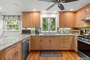 15 Ledgecrest Terrace, Manchester, CT 06040 - Photo 2