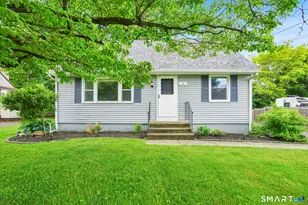 4 King Ct, Enfield, CT 06082 - Photo 2