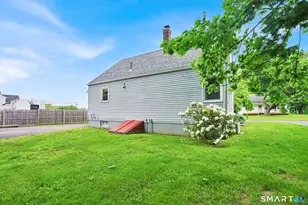 4 King Ct, Enfield, CT 06082 - Photo 4