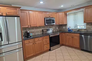 64 Wislock St, Waterbury, CT 06705 - Photo 4