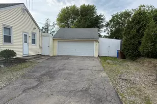 17 Sunset Dr, Shelton, CT 06484 - Photo 2