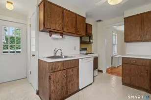 85 Eastlawn St, Fairfield, CT 06824 - Photo 12