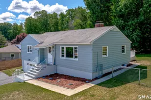 47 Juniper Ridge Dr, Waterbury, CT 06708 - Photo 2