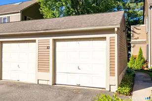 17 Newberry Ln, Glastonbury, CT 06033 - Photo 4