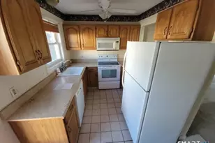 28 Commodore Cmns, Derby, CT 06418 - Photo 6