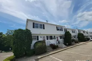 28 Commodore Cmns, Derby, CT 06418 - Photo 2