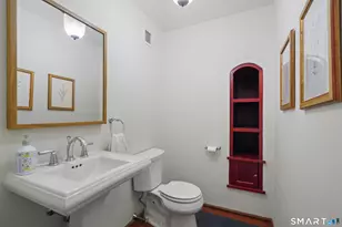 2 Wahneta Rd, Greenwich, CT 06870 - Photo 10