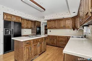 11 Tanglewood Dr, Danbury, CT 06811 - Photo 16